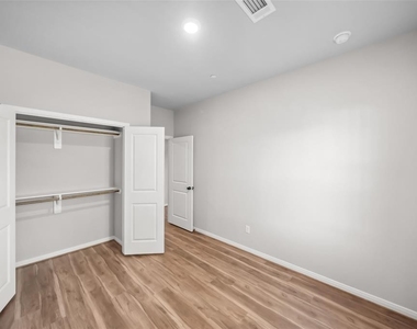 800 N Thompson Street - Photo Thumbnail 14