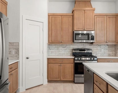 5234 Capricorn Way - Photo Thumbnail 8