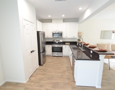 2201 Naomi Street - Photo Thumbnail 10