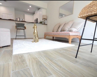 2201 Naomi Street - Photo Thumbnail 2