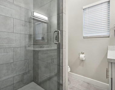 2502 1/2 Sam Wilson Street - Photo Thumbnail 5