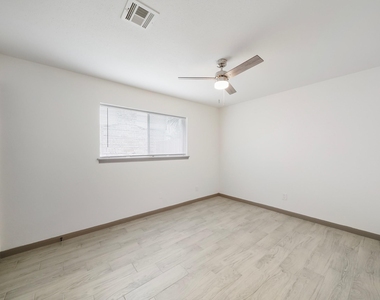 14202 Piping Rock Lane - Photo Thumbnail 8