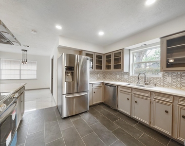 14202 Piping Rock Lane - Photo Thumbnail 2