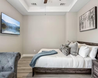 2502 Sam Wilson Street - Photo Thumbnail 10