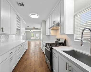 3916 Kennon Street - Photo Thumbnail 6