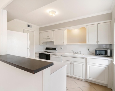 6332 Chevy Chase Drive - Photo Thumbnail 6
