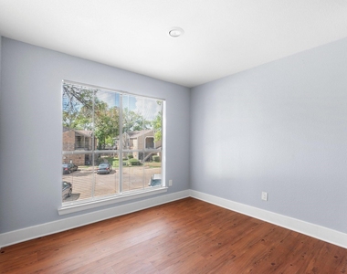 7200 W T C Jester Boulevard W - Photo Thumbnail 12