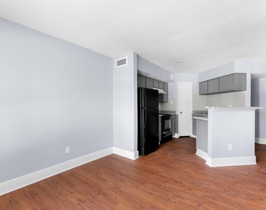 7200 W T C Jester Boulevard W - Photo Thumbnail 13