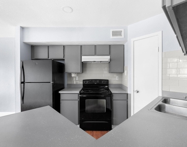 7200 W T C Jester Boulevard W - Photo Thumbnail 6