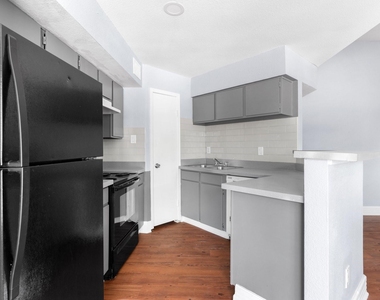 7200 W T C Jester Boulevard W - Photo Thumbnail 9
