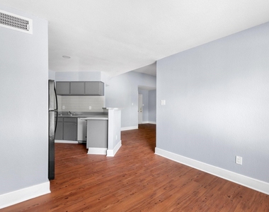 7200 W T C Jester Boulevard W - Photo Thumbnail 14