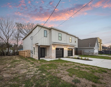 8218 Lawler Street - Photo Thumbnail 2