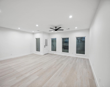 8218 Lawler Street - Photo Thumbnail 11