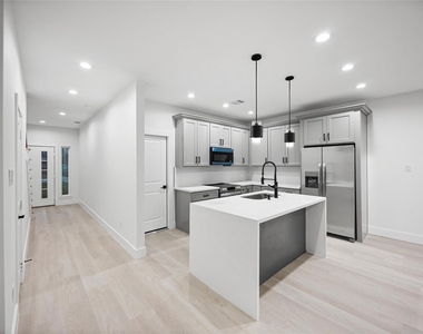 8218 Lawler Street - Photo Thumbnail 12