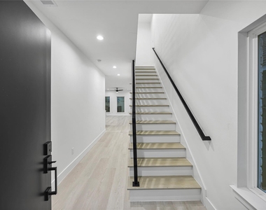 8218 Lawler Street - Photo Thumbnail 4
