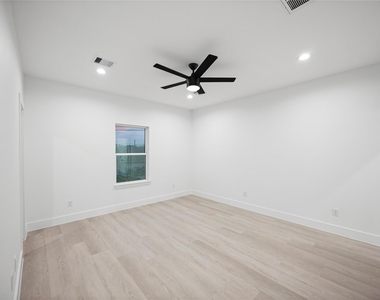 8218 Lawler Street - Photo Thumbnail 19