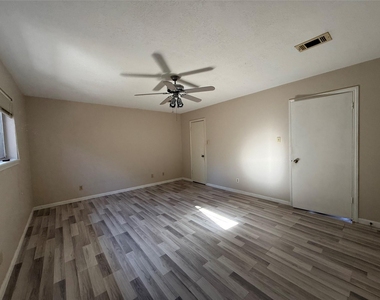 5506 Forest Timbers Drive - Photo Thumbnail 15