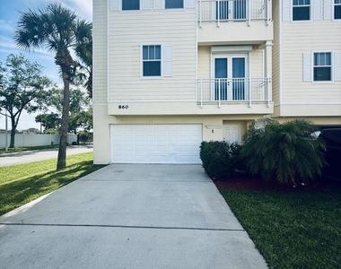 860 Vignoles Avenue Ne - Photo Thumbnail 1