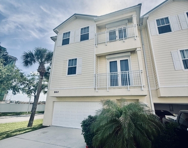 860 Vignoles Avenue Ne - Photo Thumbnail 2