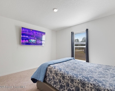 496 Vanguard Street Se - Photo Thumbnail 15