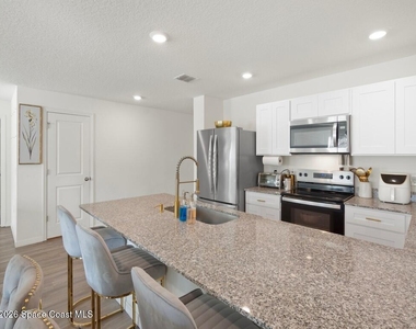 496 Vanguard Street Se - Photo Thumbnail 12