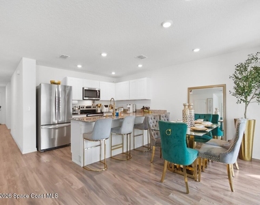 496 Vanguard Street Se - Photo Thumbnail 11