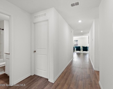 496 Vanguard Street Se - Photo Thumbnail 2