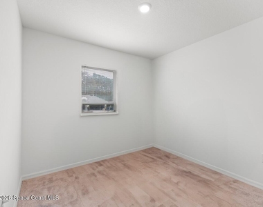 496 Vanguard Street Se - Photo Thumbnail 21