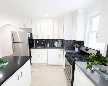 East 94th Street - Photo Thumbnail 4