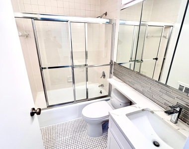 East 71st Street - Photo Thumbnail 7