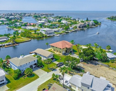 3272 Minnow Creek Drive - Photo Thumbnail 3