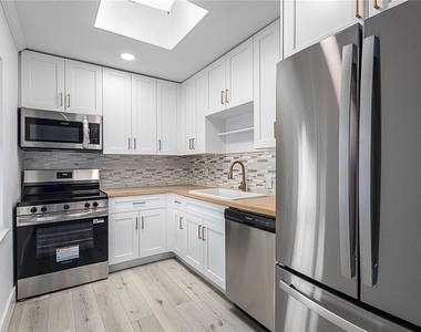 3208 Pinetree Street - Photo Thumbnail 6