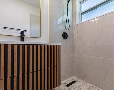 3208 Pinetree Street - Photo Thumbnail 13