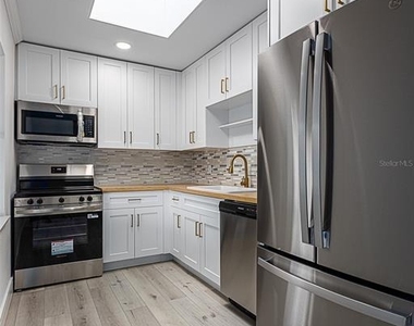 3208 Pinetree Street - Photo Thumbnail 5