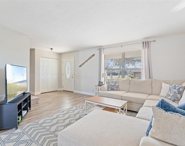 1197 Southfork Court - Photo Thumbnail 4