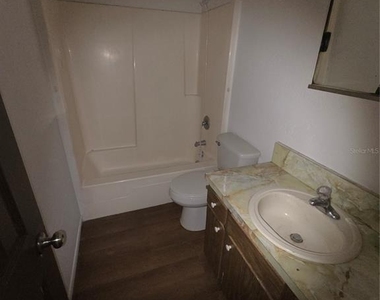 830 N Clake Street - Photo Thumbnail 6