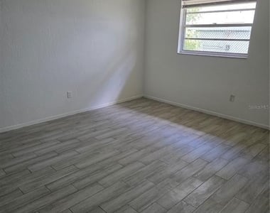 830 N Clake Street - Photo Thumbnail 2