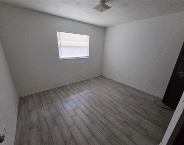 830 N Clake Street - Photo Thumbnail 5