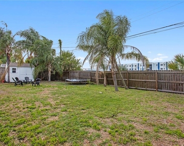 4215 W Bay Vista Avenue - Photo Thumbnail 21