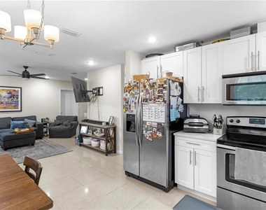 4215 W Bay Vista Avenue - Photo Thumbnail 4