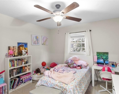 4215 W Bay Vista Avenue - Photo Thumbnail 16
