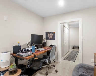4215 W Bay Vista Avenue - Photo Thumbnail 8