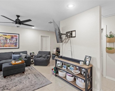 4215 W Bay Vista Avenue - Photo Thumbnail 6