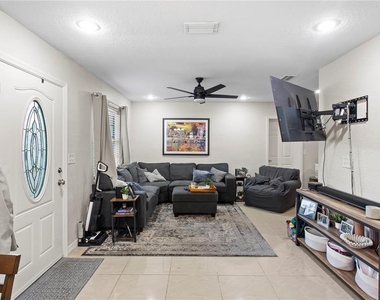 4215 W Bay Vista Avenue - Photo Thumbnail 5