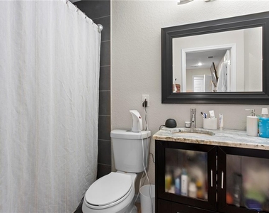 4215 W Bay Vista Avenue - Photo Thumbnail 14