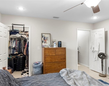 4215 W Bay Vista Avenue - Photo Thumbnail 13