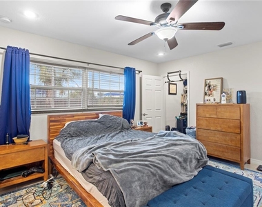 4215 W Bay Vista Avenue - Photo Thumbnail 11
