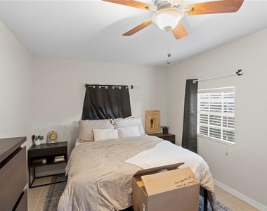 4215 W Bay Vista Avenue - Photo Thumbnail 9