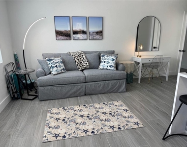 111 86th Avenue - Photo Thumbnail 4