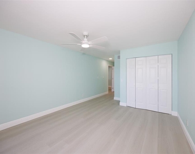 812 Bahia Del Sol Drive - Photo Thumbnail 18